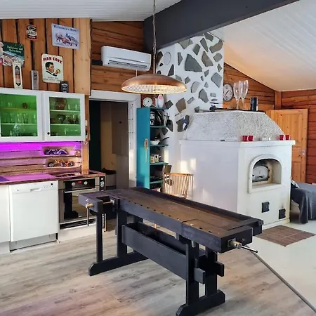 Casa de Férias Nauti Luonnon Rauhasta Jataniemen Uittotuvassa.